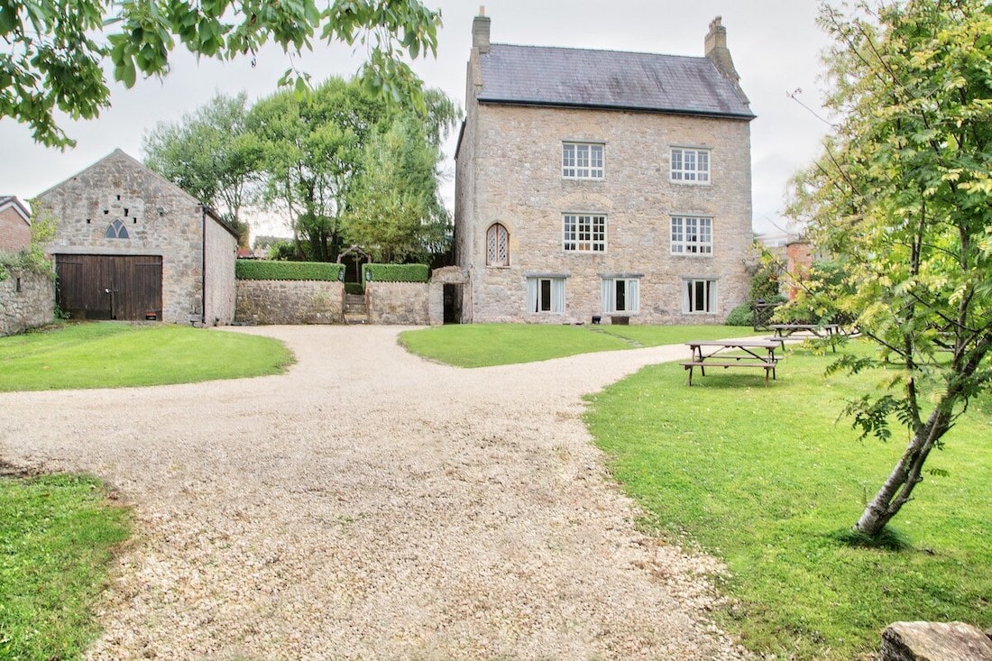 Caldicot Manor, Wales