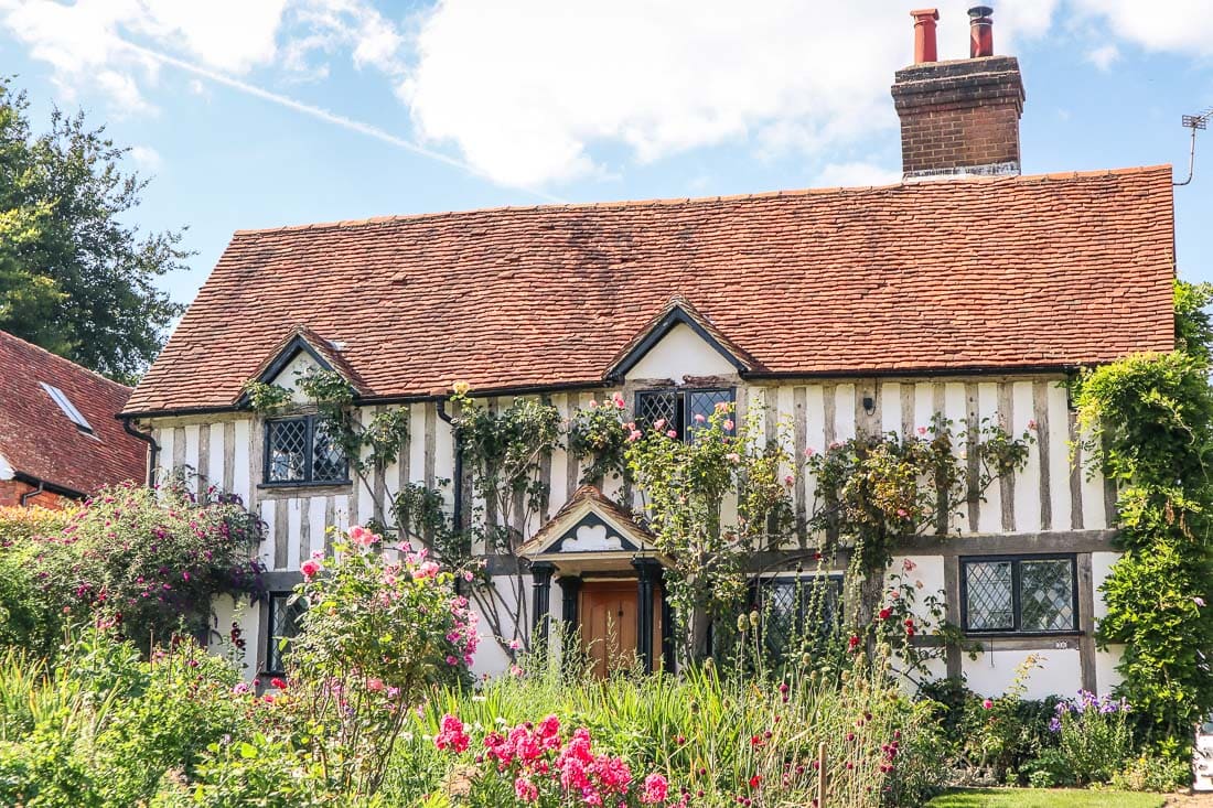 Picturesque cottages in Latimer