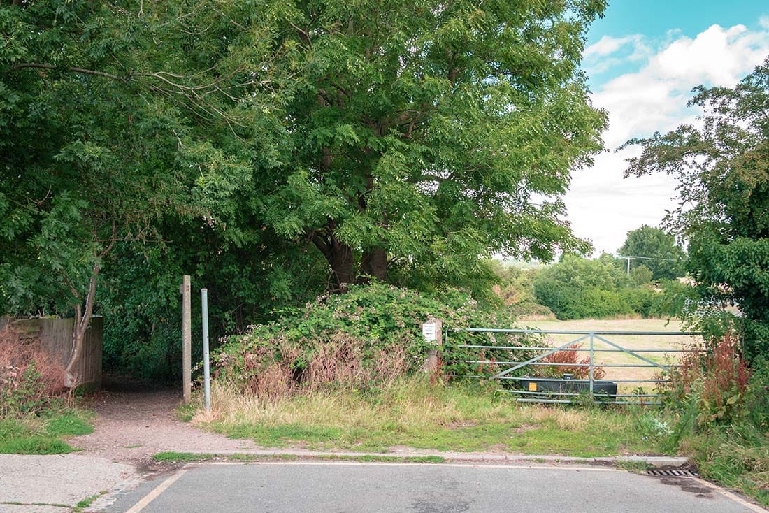 public footpath to oak trail