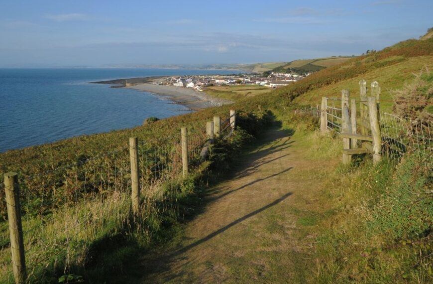 walks near liverpool