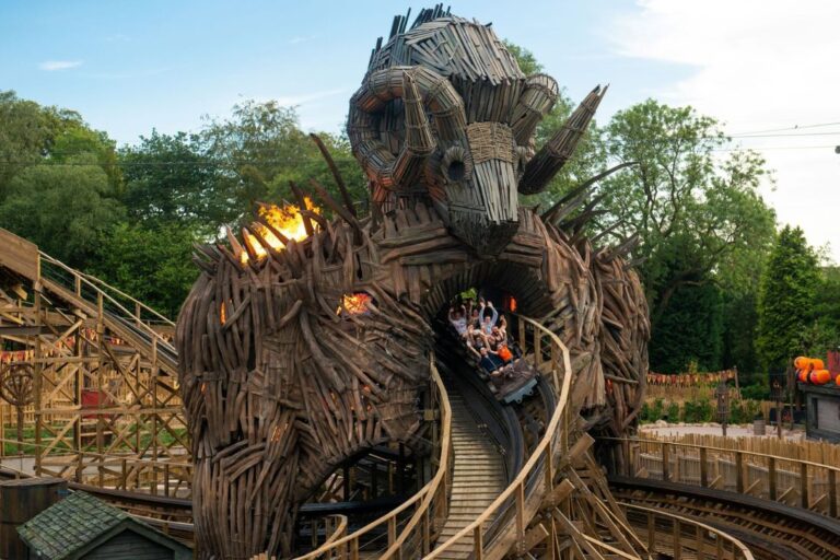 12 BEST Theme Parks in the UK