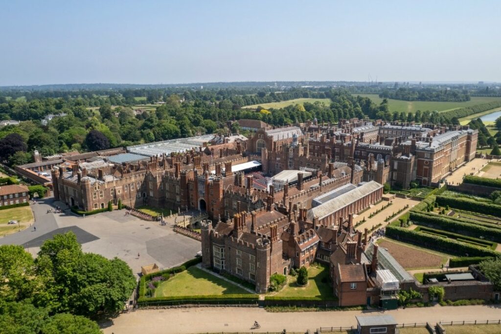 hampton court