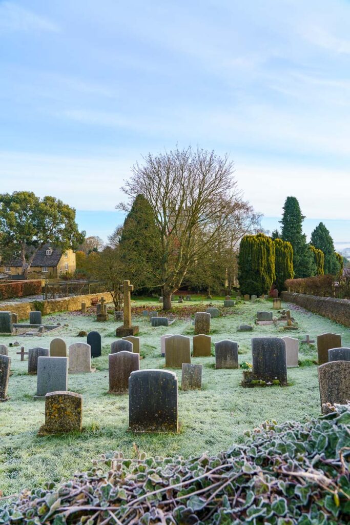 Longborough churchyard