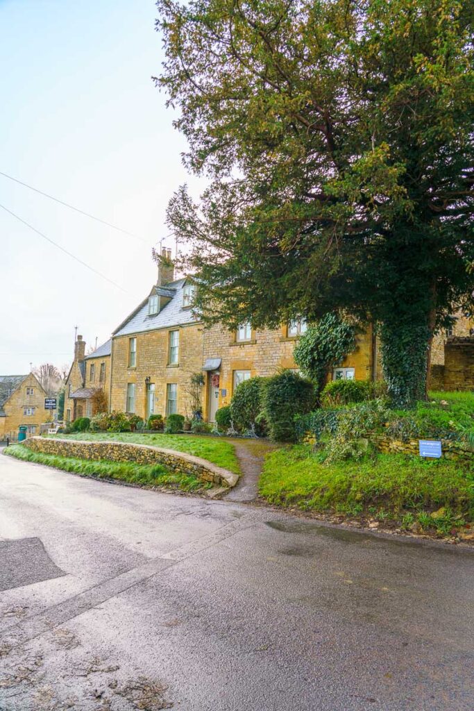 Longborough village houses
