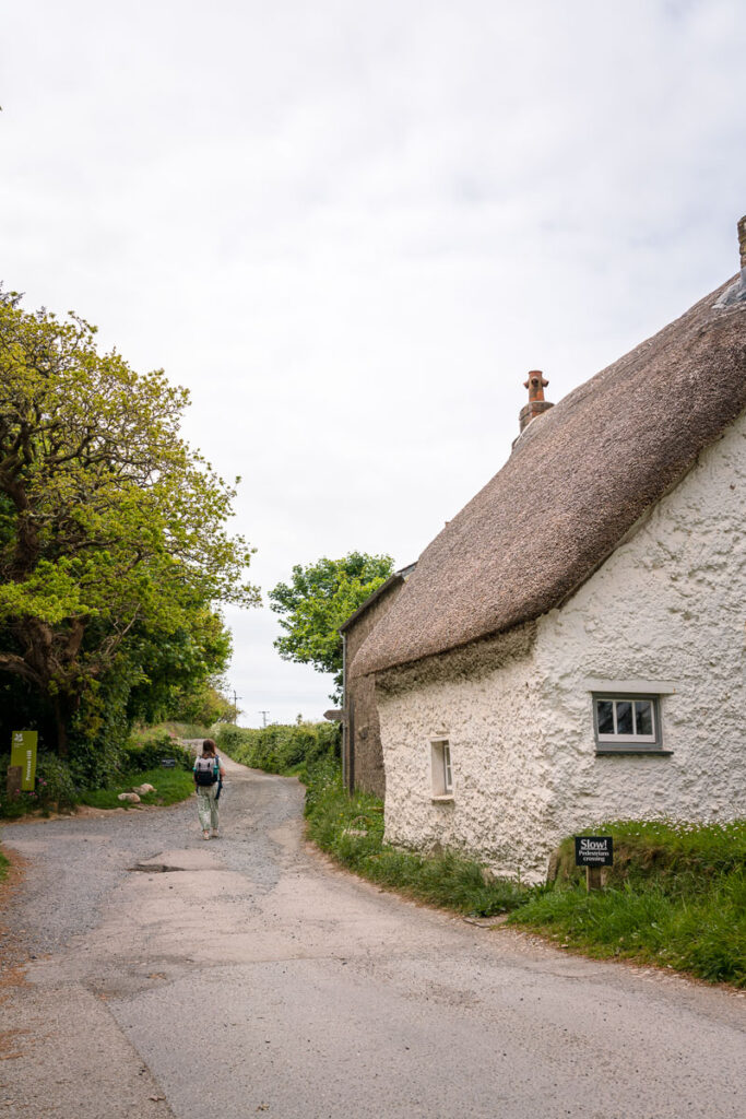 thatched cottage by public bridalway