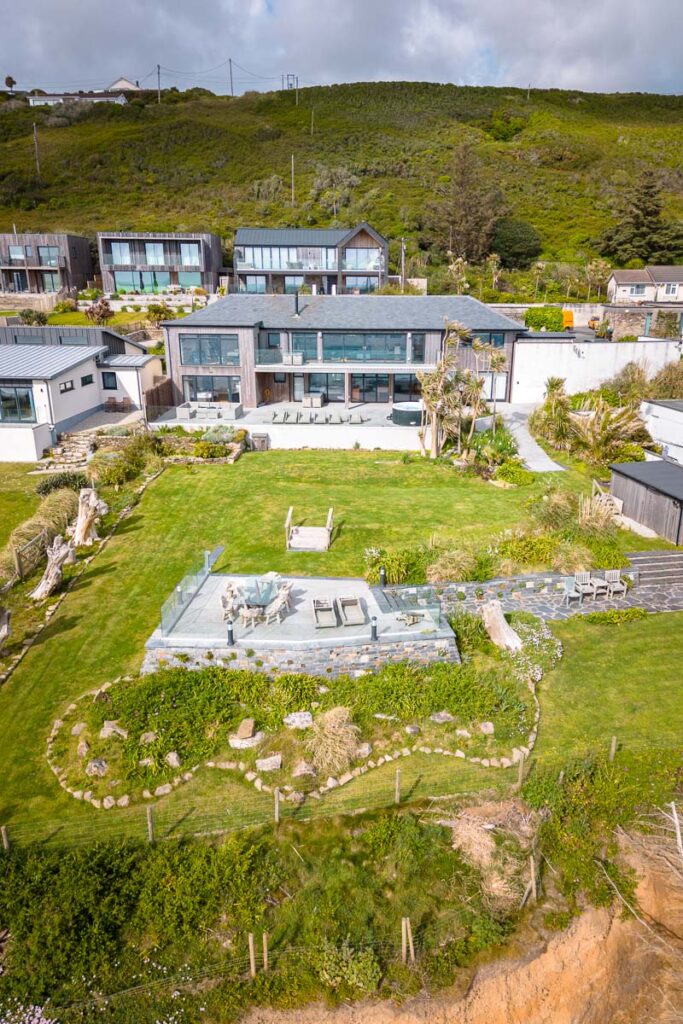 where to stay in praa sands
